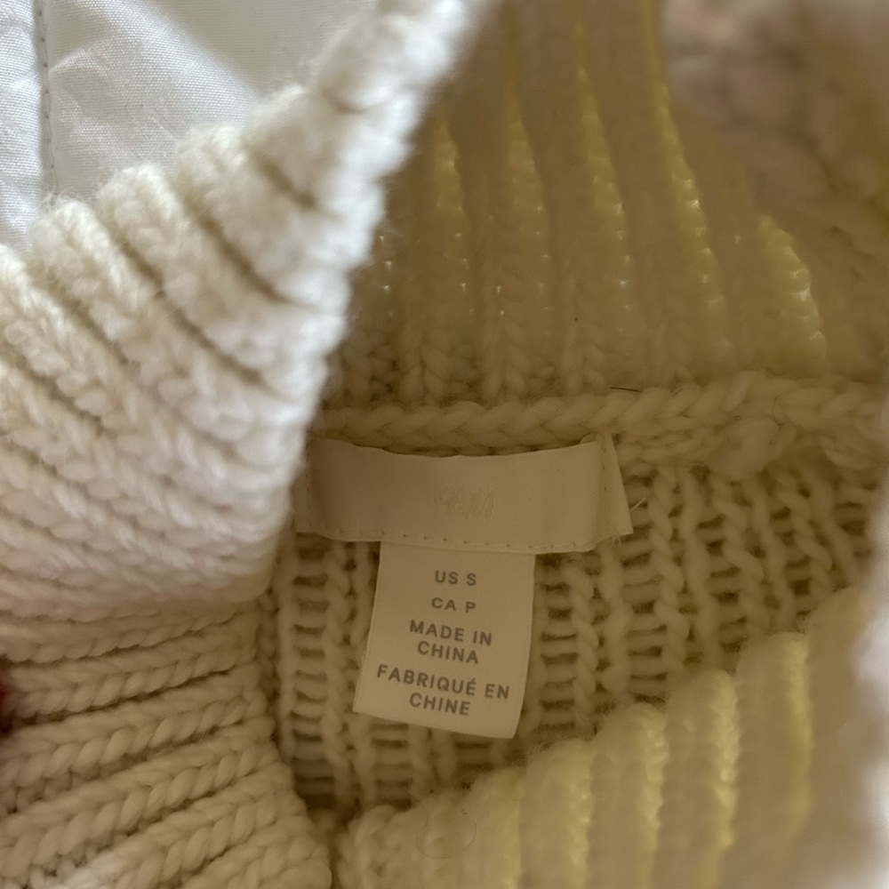 H&M sweater - Picture 2 of 3